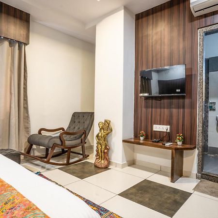 Hotel Naman Удайпур Екстериор снимка