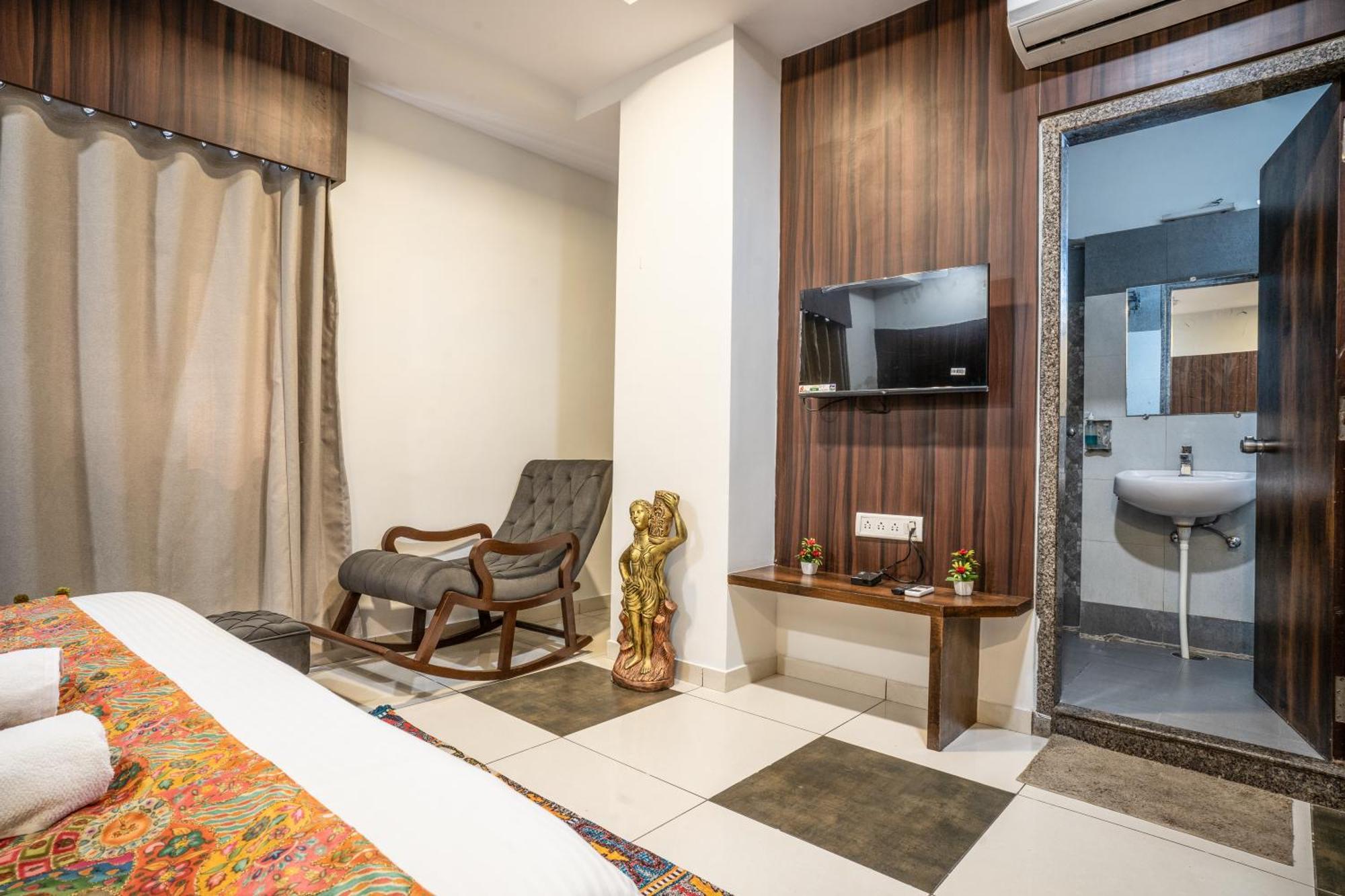 Hotel Naman Удайпур Екстериор снимка