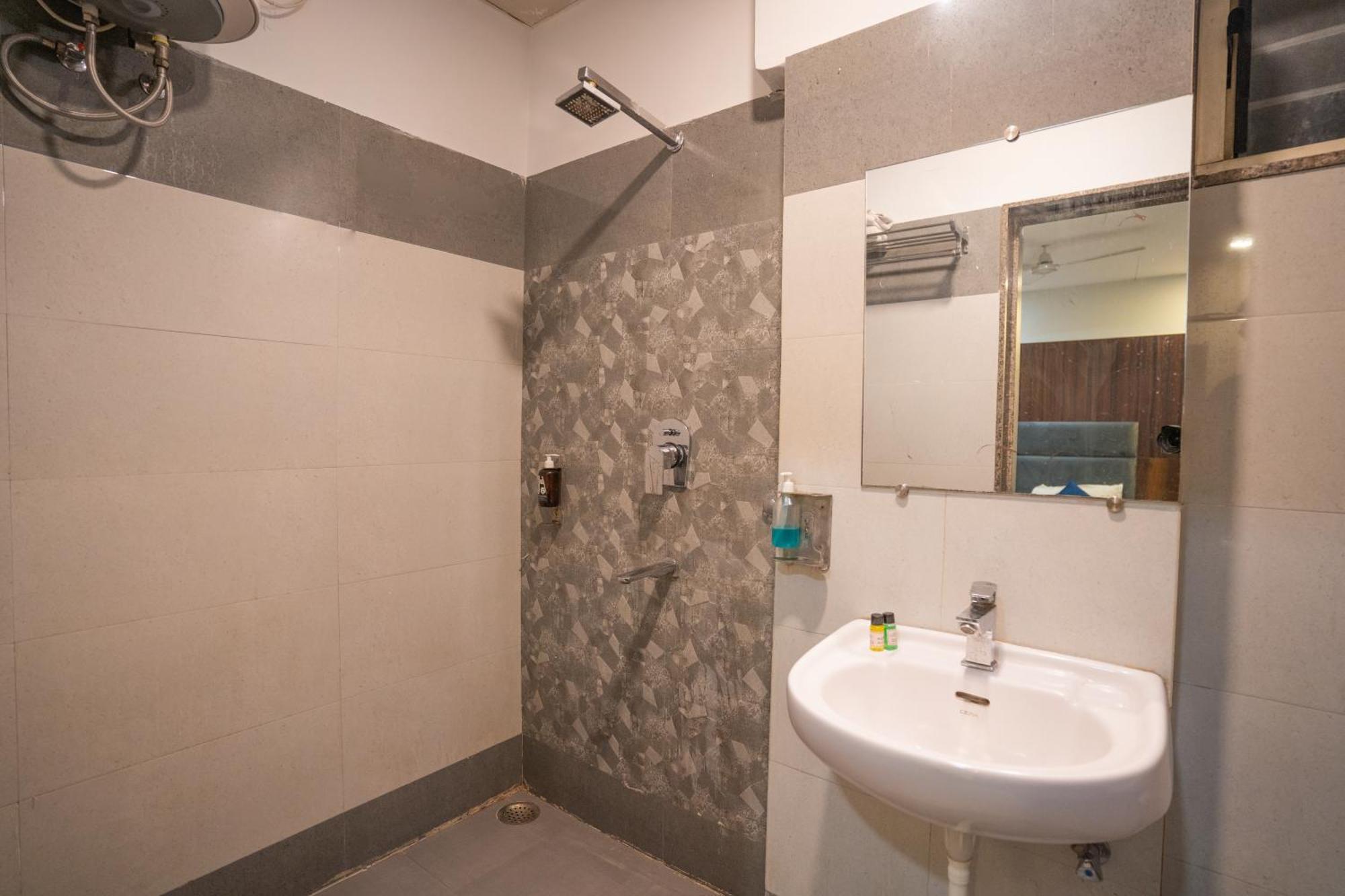 Hotel Naman Удайпур Екстериор снимка