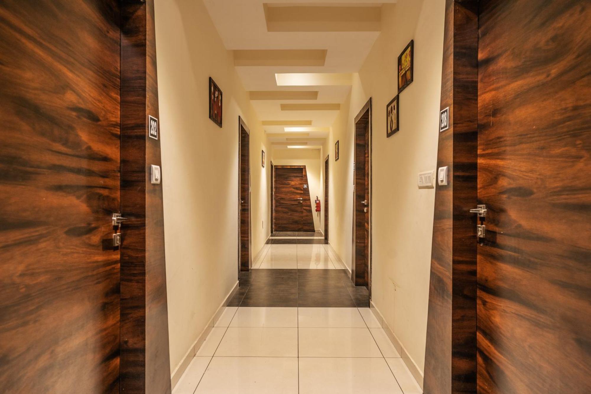 Hotel Naman Удайпур Екстериор снимка