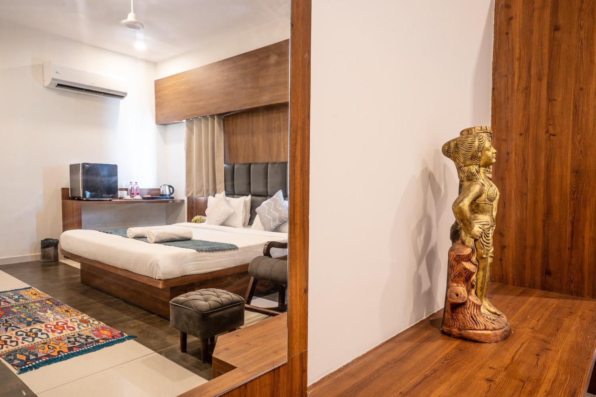Hotel Naman Удайпур Екстериор снимка