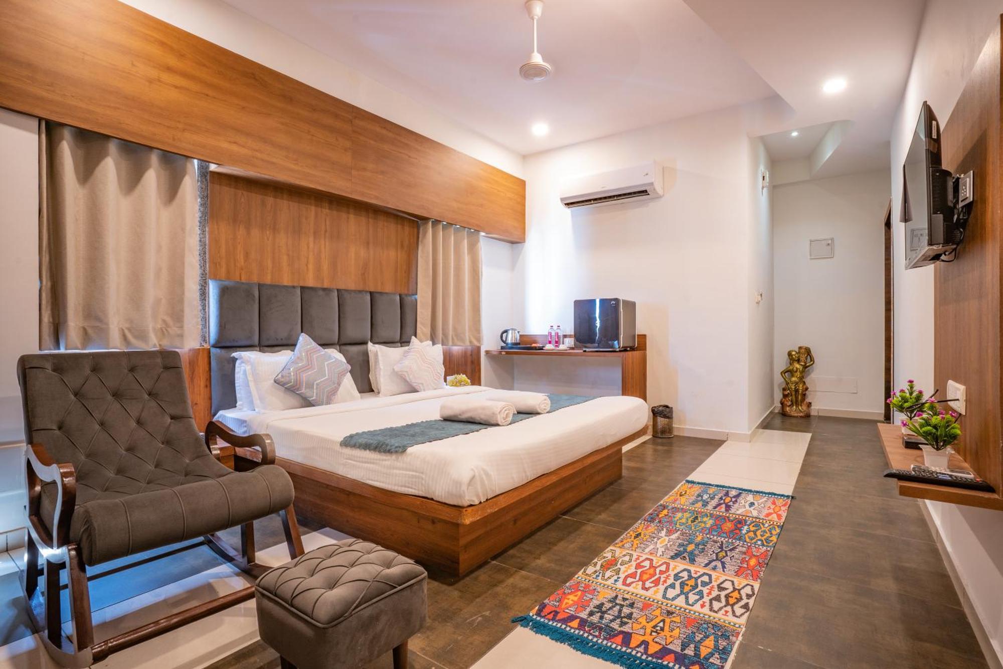Hotel Naman Удайпур Екстериор снимка