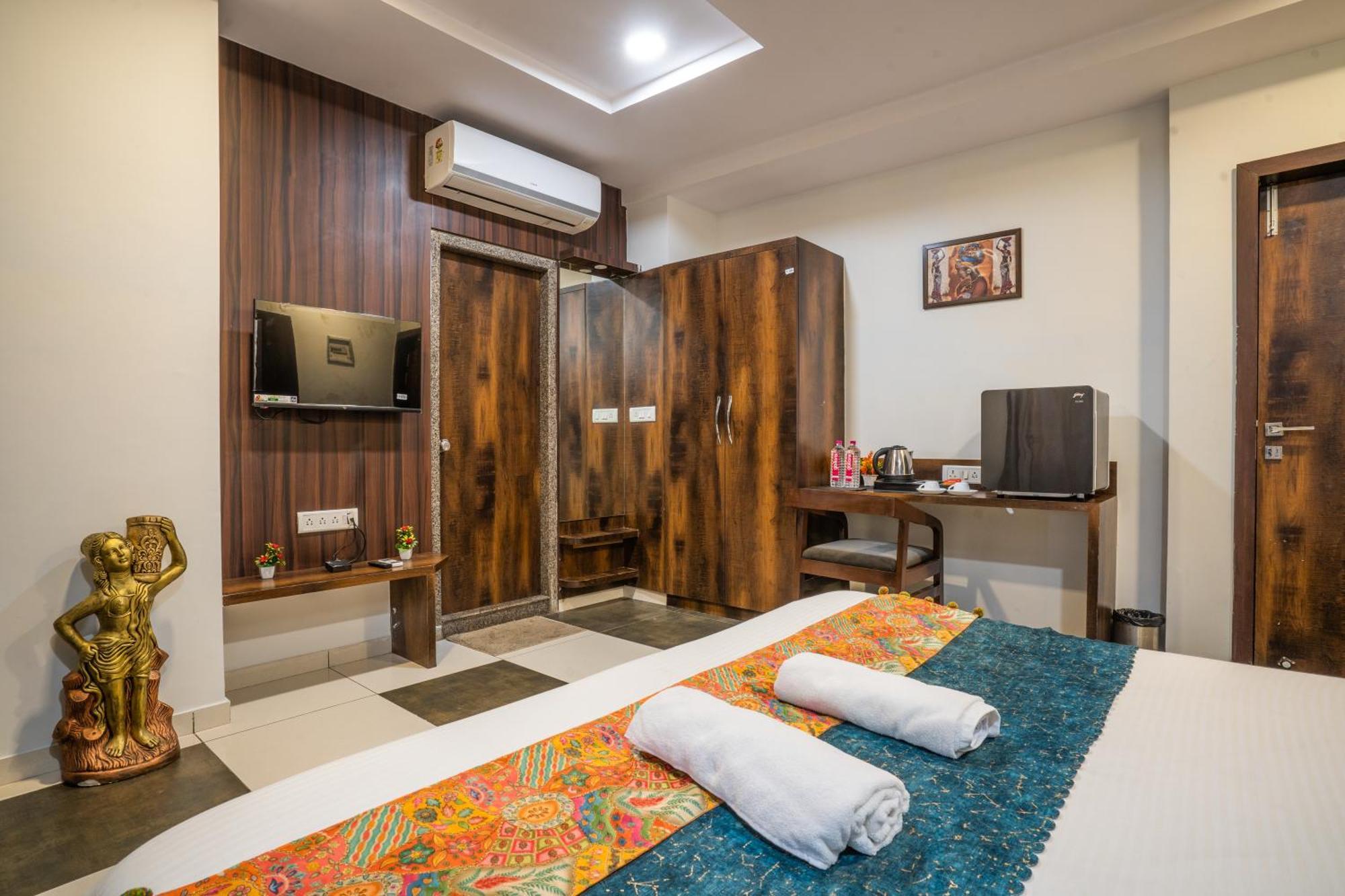Hotel Naman Удайпур Екстериор снимка
