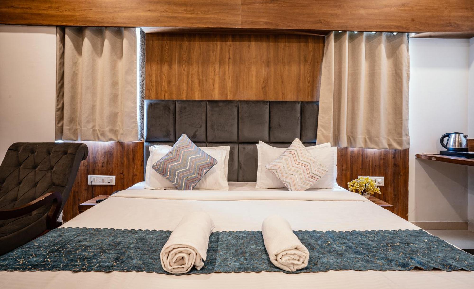 Hotel Naman Удайпур Екстериор снимка