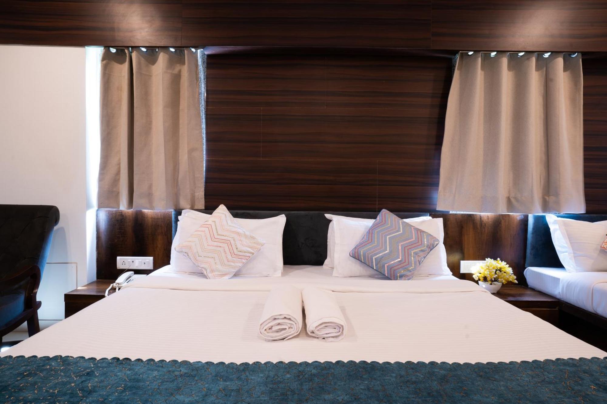 Hotel Naman Удайпур Екстериор снимка