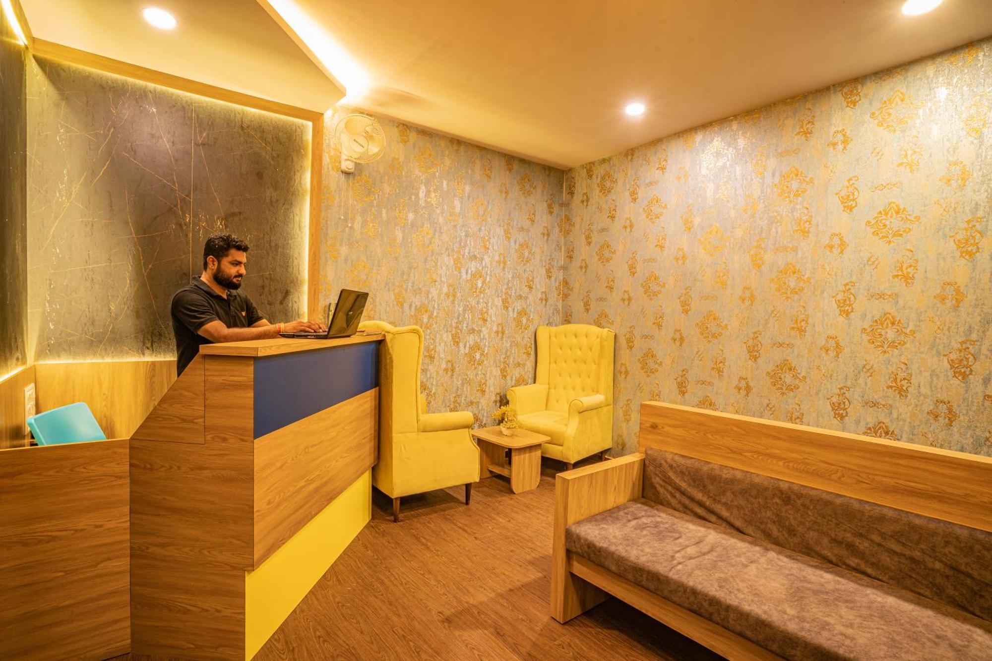 Hotel Naman Удайпур Екстериор снимка