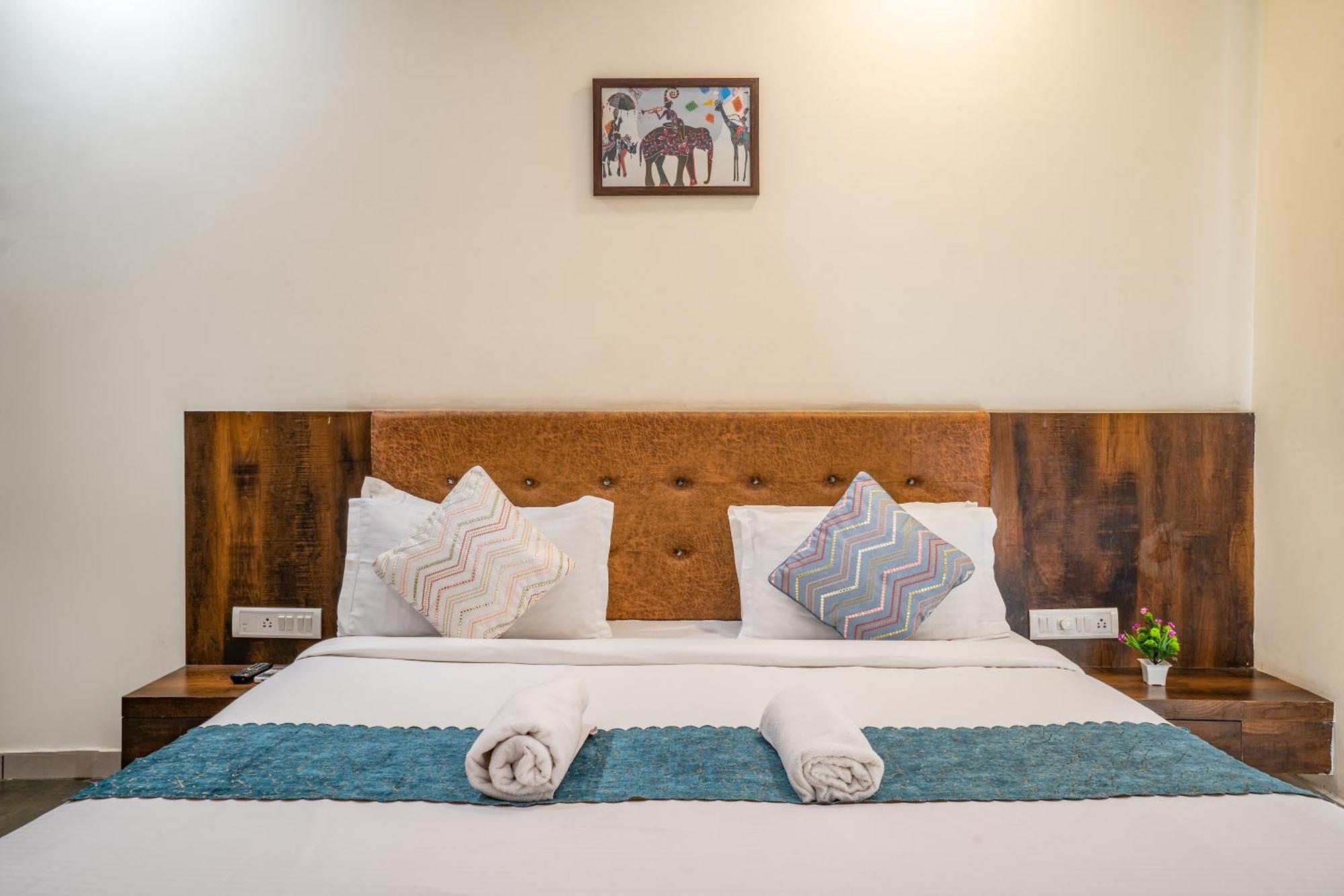 Hotel Naman Удайпур Екстериор снимка