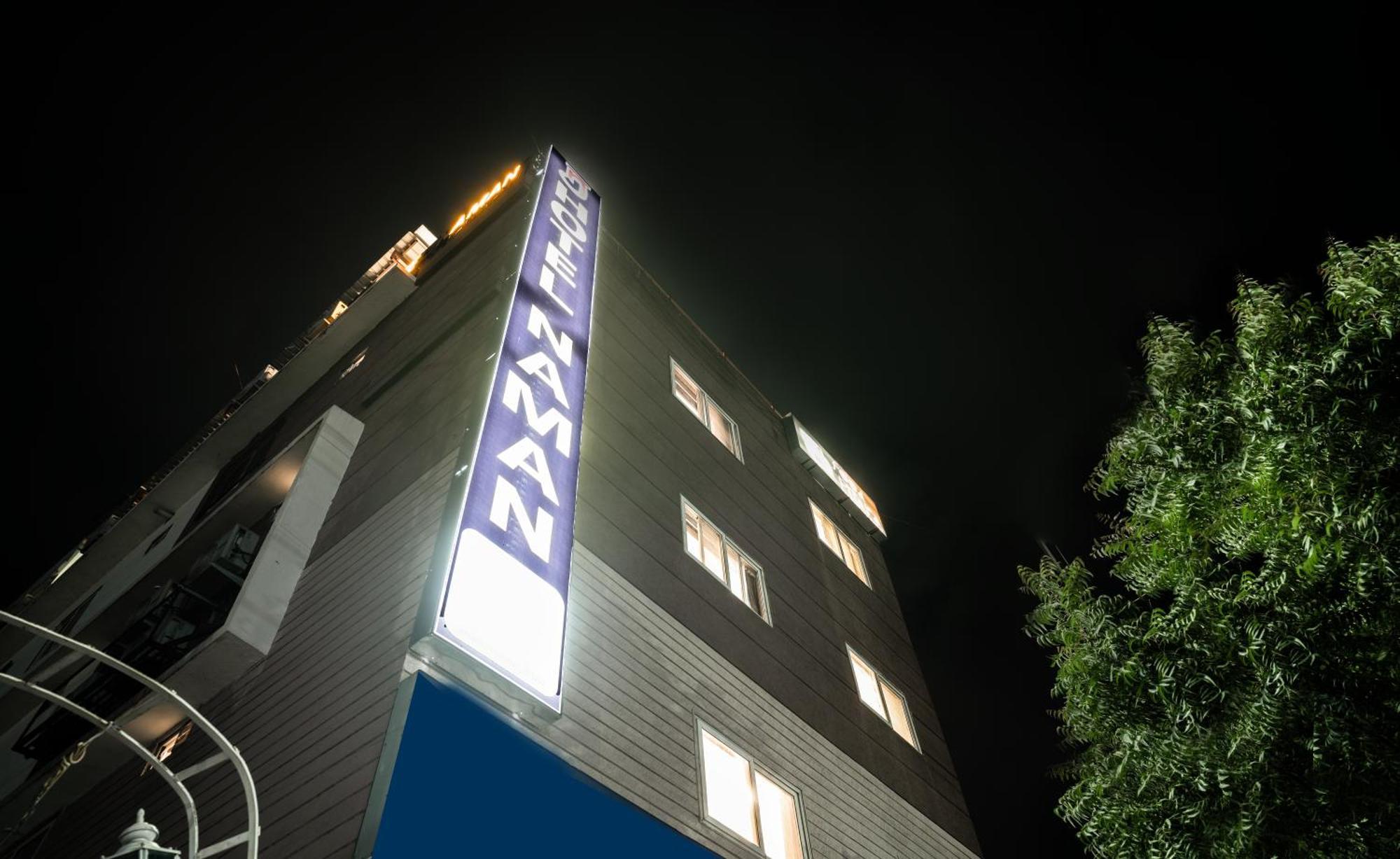Hotel Naman Удайпур Екстериор снимка